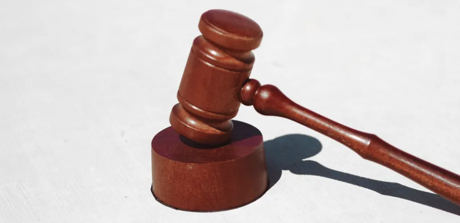 Litiges fonciers à Versailles, AnneVillalard défend vos droits avec engagement.
