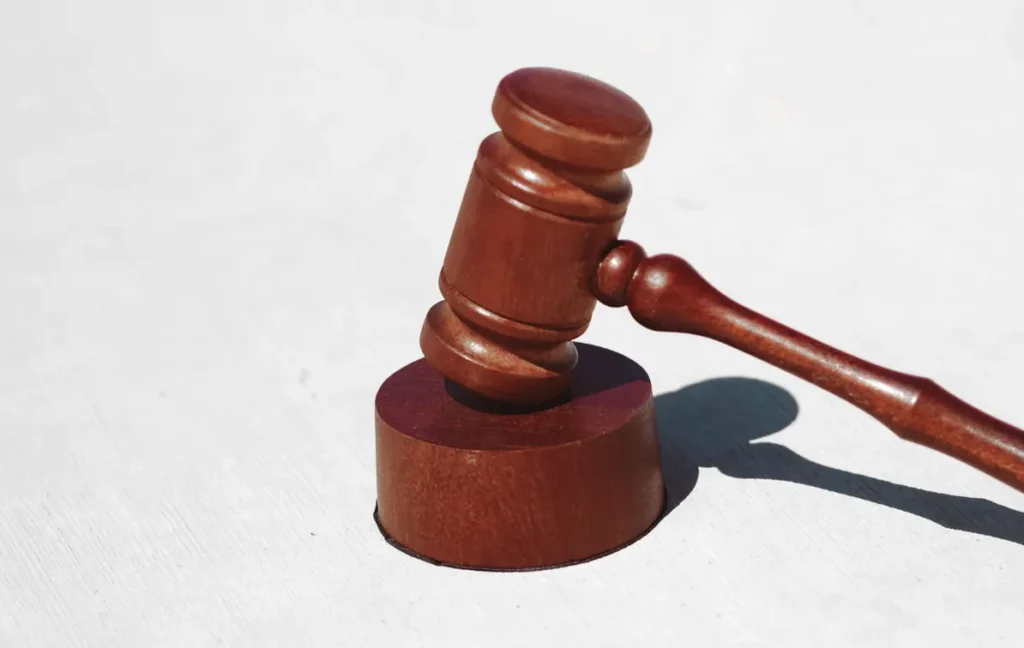 Procédure contentieuse à Vincennes, AnneVillalard assure rigueur et transparence.